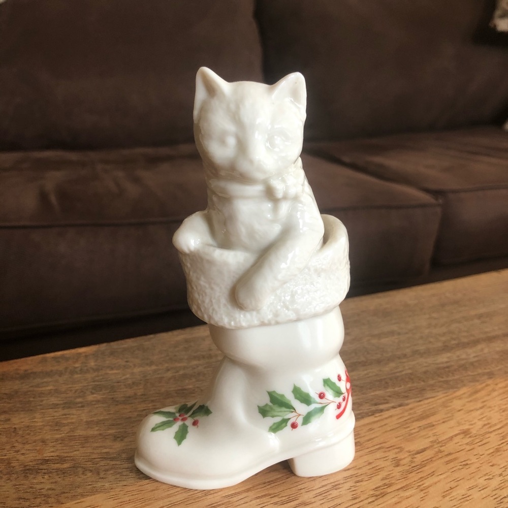 Lenox China Jewels holiday cat in boot